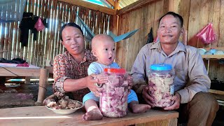 Pigs grave grandmother comes home to celebrate a new meal with her family [upl. by Marge]