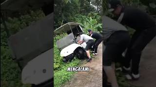 Mobil Golf Terjun Bebas‼️😱😱 shortvideo shortsfeed shorts funny lucu komedi [upl. by Enomis]