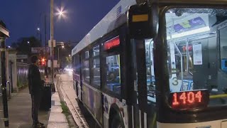 Robbers target victims at Chicago bus stop [upl. by Hammock]