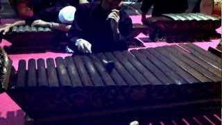 wau bulan gamelan kisas [upl. by Siahc616]