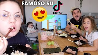 CUCINO E MANGIAMO IL quotSUSHIquot DI TIK TOK MUKBANG  chiara paradisi [upl. by Retrac142]