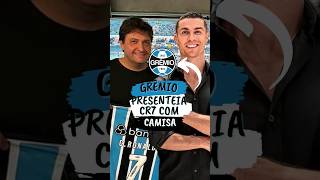 CRISTIANO RONALDO GANHA CAMISA DO GRÊMIO ccd gremio Cristianoronaldo cr7 [upl. by Hgielek]