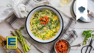 SpargelFrittata Rezept I Eierspeise mit Erbsen und grünem Spargel  EDEKA [upl. by Ymmat]