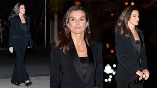 La reina Letizia deslumbró en los Premios Francisco Cerecedo luciendo un esmoquin negro de Mango [upl. by Akciret]