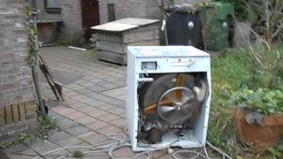 Destructie wasmachine 1e poging van 3 [upl. by Braca]