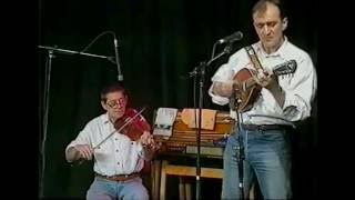 Martin Carthy amp Dave Swarbrick  Bows Of London  Carthys March  The Lemon Tree live 1991 [upl. by Marcie68]