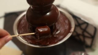 Fonduta di cioccolato  La Video ricetta [upl. by Aettam]