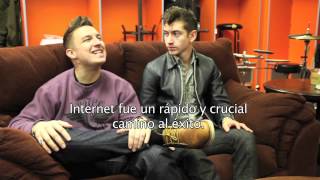 Entrevista Arctic Monkeys 24 Horas TVN [upl. by Nave818]