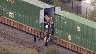 Armed thieves break into loot train cars on West Side [upl. by Lorain]