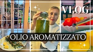 Olio aromatizzato allaglio e rosmarino 🧄 🌿 Come preparare olio piccante fatto in casa  Ricetta [upl. by Einallem]