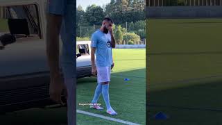 Borja Iglesias el panda llega a su presentación en el Celta de Vigo en un Seat Panda shorts [upl. by Grete]