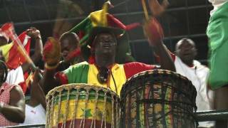 Fußballverückte SenegalFans bereit für den Afrika Cup [upl. by Petes]