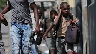 Immigratie formulier op de schop Haitiaanse reizigers onder vergrootglas [upl. by Nnyre]