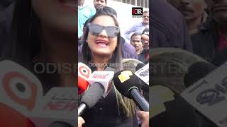 ତାଙ୍କ ଦ୍ବାରା ଖଡ଼ା ବି ସିଜିବନି  Rani Panda Jatra Artiste Rani Panda Attacks Odisha govt [upl. by Fredek]