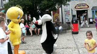 tweety and sylvester dance their little tails off lolol [upl. by Gemini]