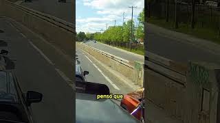 ¡Increíble Camionero Detiene a Conductor que Quería Saltarse la Fila 🚫🚗 [upl. by Ecirp537]