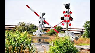 Romanian railroad crossing  Trecere de cale ferată în Romania [upl. by Gasperoni]