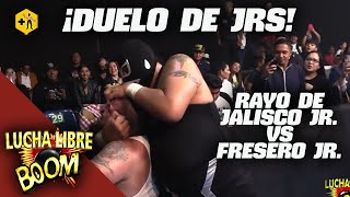 ¡Fresero Jr se encuentra con el Rayo de Jalisco Jr en el evento central de Lucha Libre Boom [upl. by Keene772]