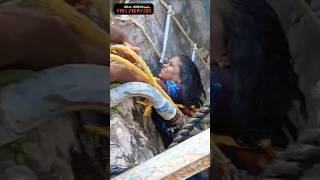 பூப்பறிக்கச் சென்று கிணற்றின் உள்ளே விழுந்த அம்மா 😰😰😰😰 Rescue people 🥹🥹🥹🥹 [upl. by Tana]