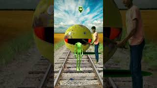 Dami tu cosita dance on railway track attack pacman and train  funny honeybee catch head shorts [upl. by Themis]