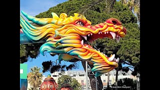 Carnaval de Nice  Les chars se rendent sur les lieux de la bataille de fleurs [upl. by Naghem]