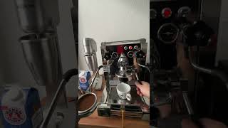 CRISTOFORO COLOMBO Caffe New York coffee portafilter specialtycoffee shorts e61 barista [upl. by Drucy]