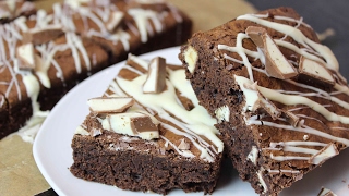 Brownie Rezept ♥ Brownies mit Kinderriegel ♥🍫 [upl. by Illah38]