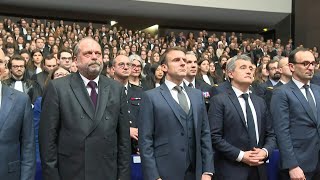 Mort de Robert Badinter Emmanuel Macron observe une minute de silence  AFP Images [upl. by Eenad]