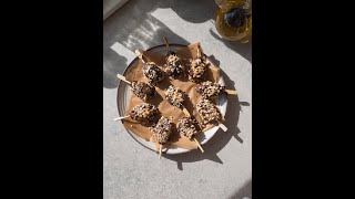 Snickerdadels met chocolade en pindakaas  Shorts  Allerhande [upl. by Htir610]