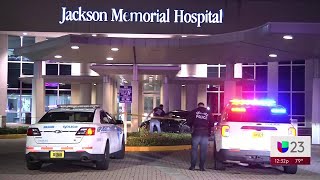 Hombre baleado llega manejando al Hospital Jackson Memorial está en condición crítica [upl. by Leinoto]