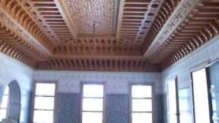 Plafond artisanal marocain en bois sculpté [upl. by Wilma]