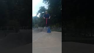 Cheeky little grind before school on the shopping trail scootering scooter skatepark ￼ [upl. by Faxan827]