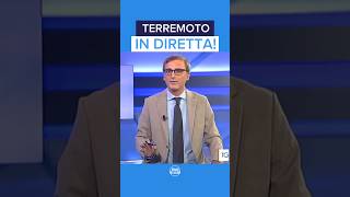 TERREMOTO A NAPOLI SCOSSA IN DIRETTA SUL TGR CAMPANIA PANICO IN STUDIO [upl. by Yatnuahs]