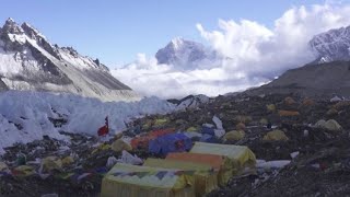 quotÜber Tote wird hinweggestolpertquot  Mount Everest wird freigeräumt  Sherpas bergen Leichen  ntv [upl. by Adnertal658]