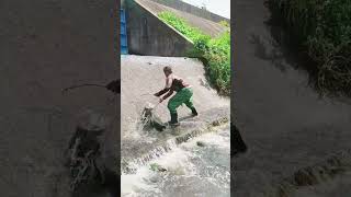 Pagbukas ng DAM maraming ISDA ang nahulog fishingtips fishingtechniques amazing [upl. by Ydorb]