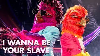 Tik amp Tok  ‘I Wanna Be Your Slave’  The Masked Singer  Seizoen 4  VTM [upl. by Schonfeld894]