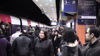 Grosse pagaille ce matin sur les RER B et D suite à une panne daiguillage à Paris Gare du Nord [upl. by Namrej]