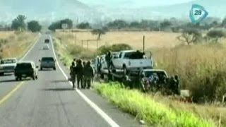 Mueren 13 en enfrentamientos violentos entre Michoacán y Jalisco [upl. by Auhsuoj]