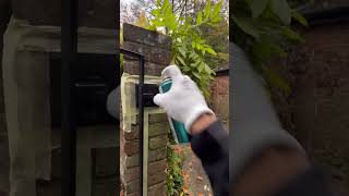 A quick easy tip to painting gates and railings howto diytips exteriorpainting viralvideo [upl. by Lammond]