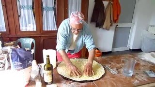 La Focaccia col formaggio tipo Recco e la focaccia genovese di Giulio [upl. by Arie813]