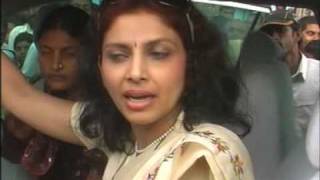 ACTRESS VARSHA USGAONKAR IN AN ELECTION CAMPAIGN AT NAGPUR DISTGONDIA ARJUNIMORGAON [upl. by Murvyn]