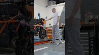 KTM ABS – Kontrolle und Sicherheit auf jeder Strecke 🏍️ [upl. by Ludewig]