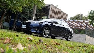 2013 Toyota Corolla Altis Z版運動版、尊爵版頂級版試駕 [upl. by Helfand]