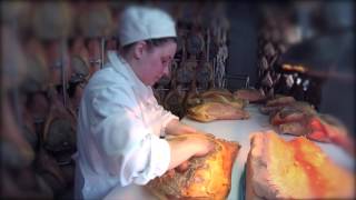 Lavorazione del Prosciutto Irpino  Sugnatura [upl. by Ysirhc]