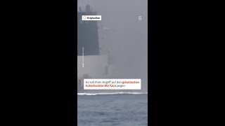 HuthiAngriff Erst Explosionen dann sinkt das Schiff  DER SPIEGEL Shorts [upl. by Anayt]