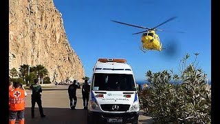 Helicóptero Bomberos Alicante  Rescate en el Peñón de Ifach Calpe [upl. by Remmos25]