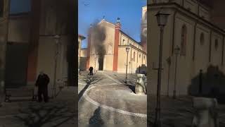 Incendio nella chiesa di Villastanza a Parabiago [upl. by Adalheid]