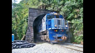 Trem Rumo GE ES43BBi Liderando Trem Vazio Na Subida da Serra da Ferrovia Curitiba  Paranaguá [upl. by Eisseb382]