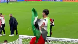 يزن النعيمات لاعب منتخب الأردن علق في الشباك لحظه الاحتفال بالصعود علي المرمي بعد التأهل للنهائي 😂😂 [upl. by Modestia]