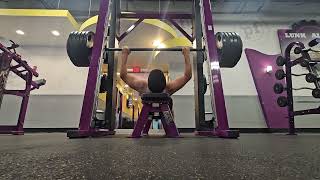 Benching 500 lbs with a fractured knuckle [upl. by Evin]